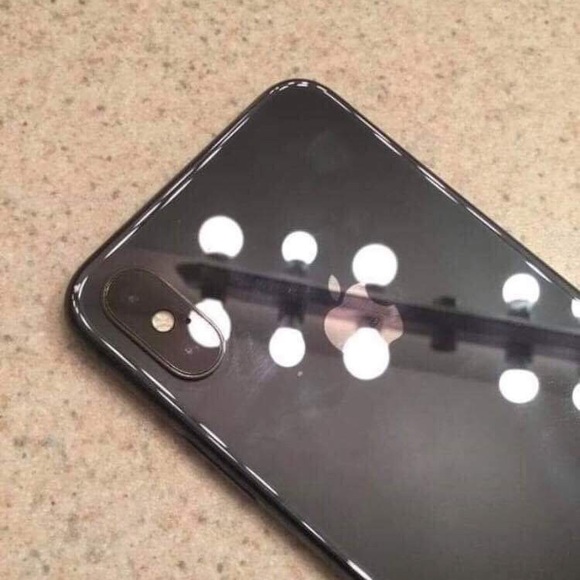 iPhone X - Picture 4 of 4